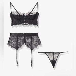 NWT Dreamgirl womens Bra Garter Belt & G-string Size Medium